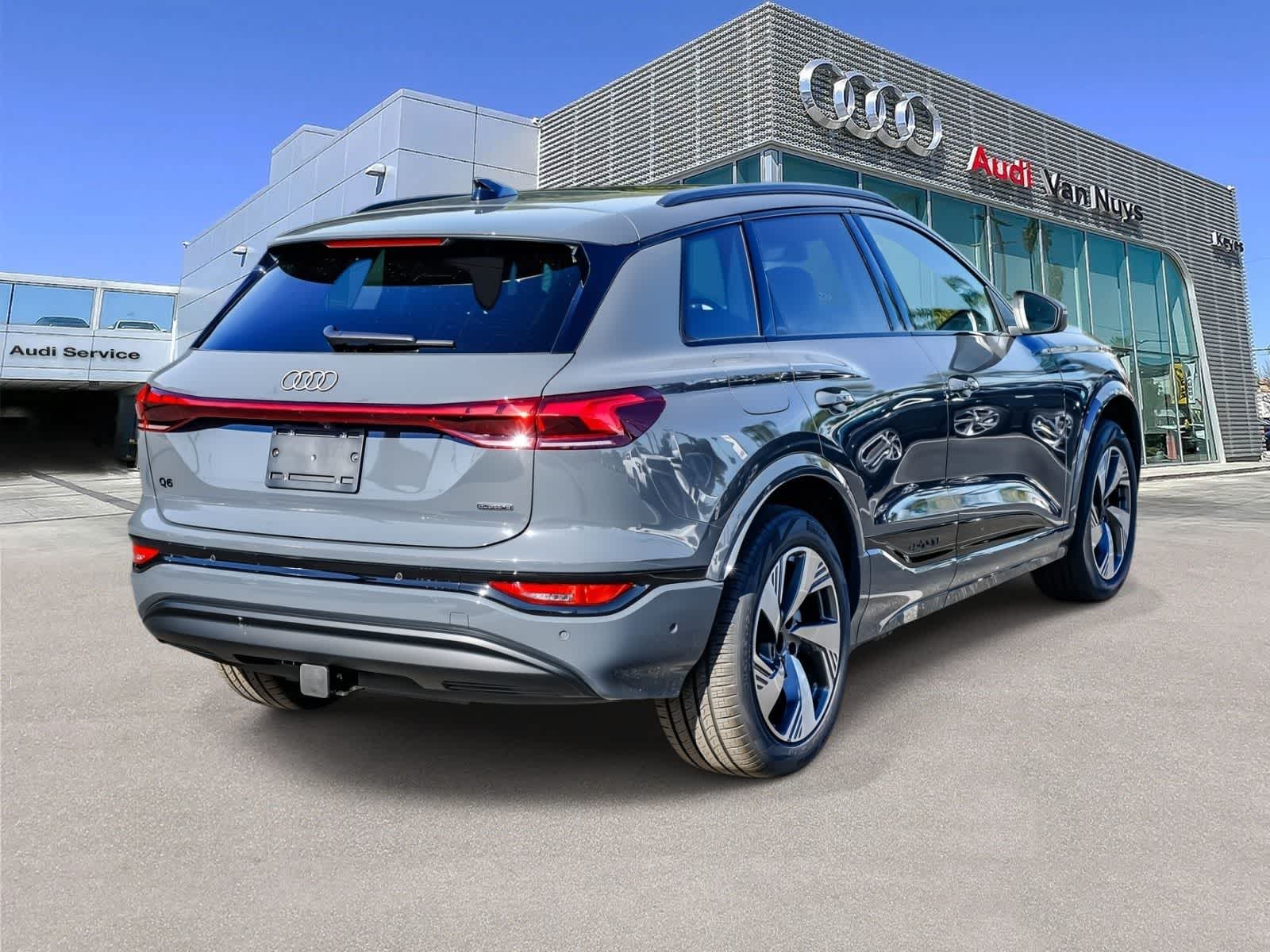 Thumbnail: 2025 Audi Q6 e-tron - 4