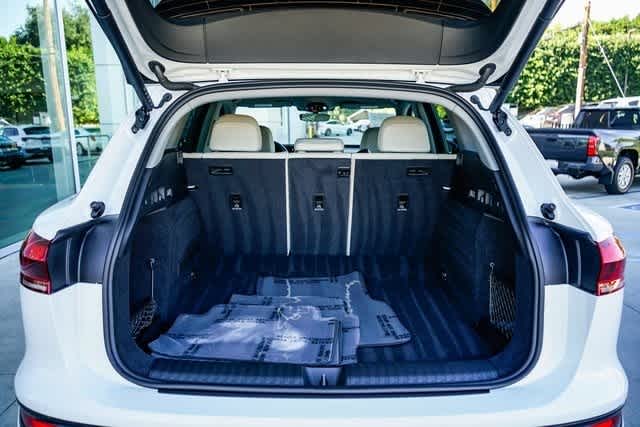 Thumbnail: 2025 Audi Q6 e-tron - 26