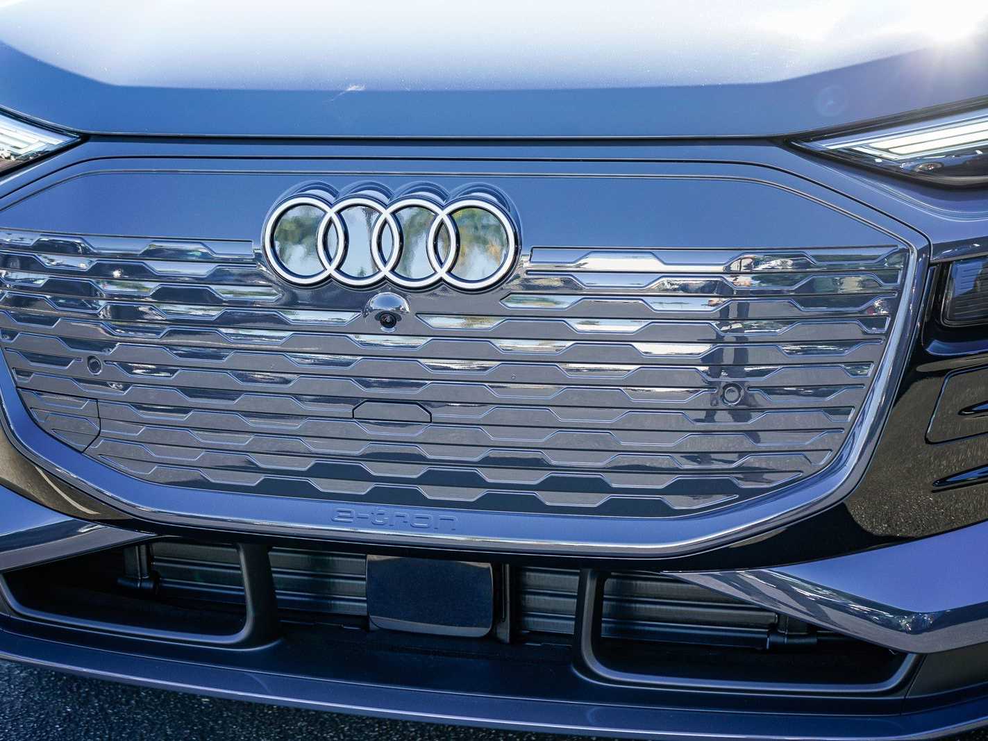 Thumbnail: 2025 Audi Q6 e-tron - 8