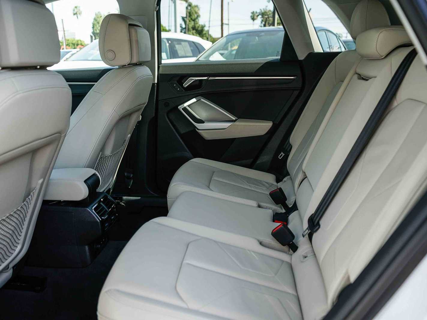 Thumbnail: 2025 Audi Q3 - 18