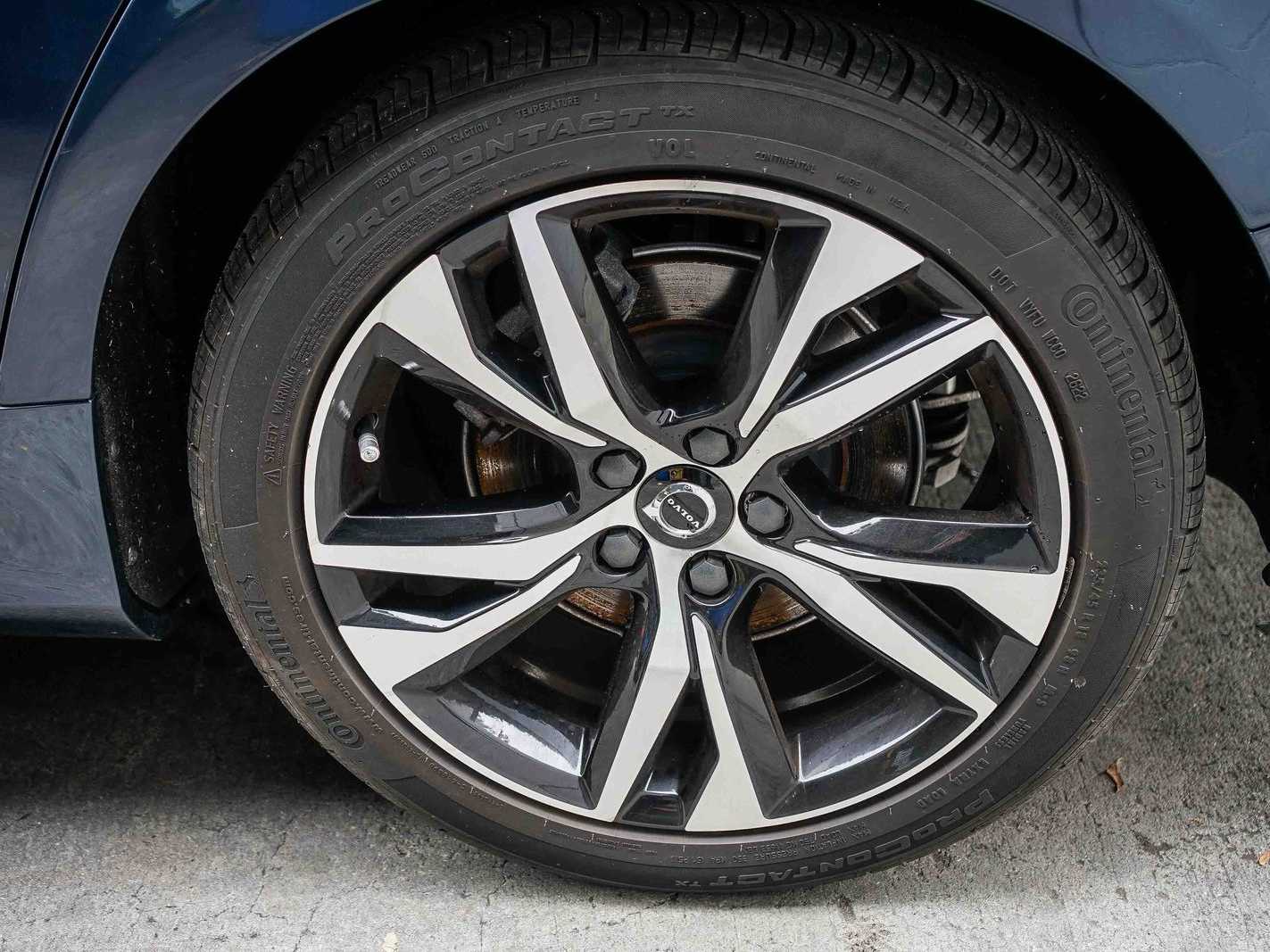 Thumbnail: 2023 Volvo S60 - 10