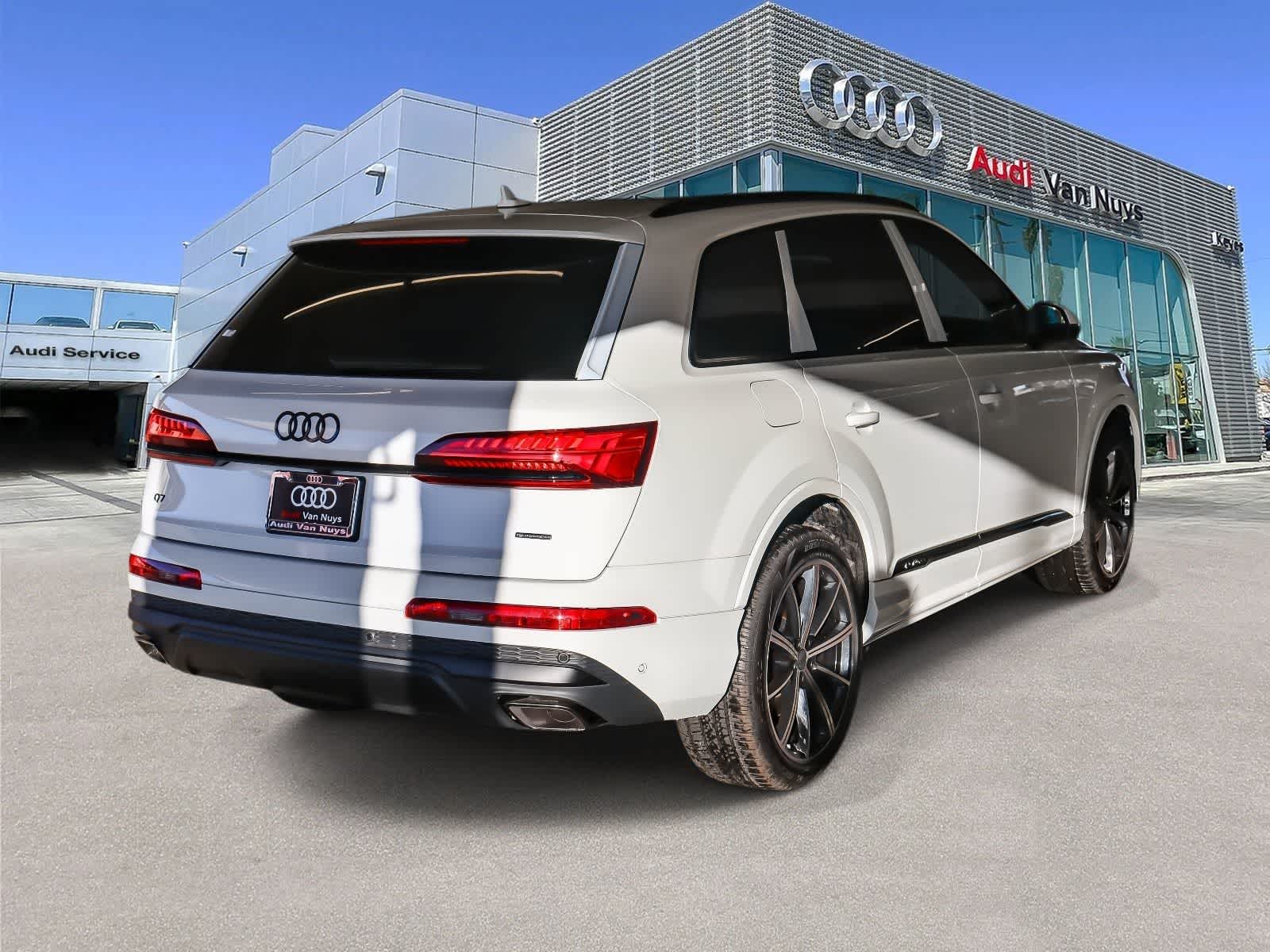 Thumbnail: 2026 Audi Q7 - 4
