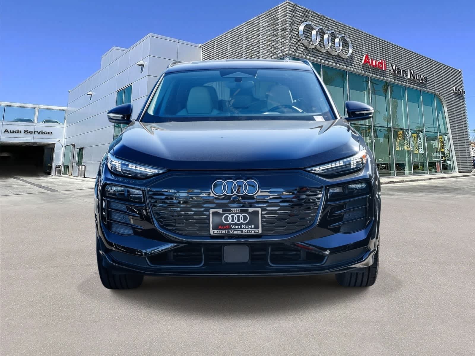 Thumbnail: 2025 Audi Q6 e-tron - 6