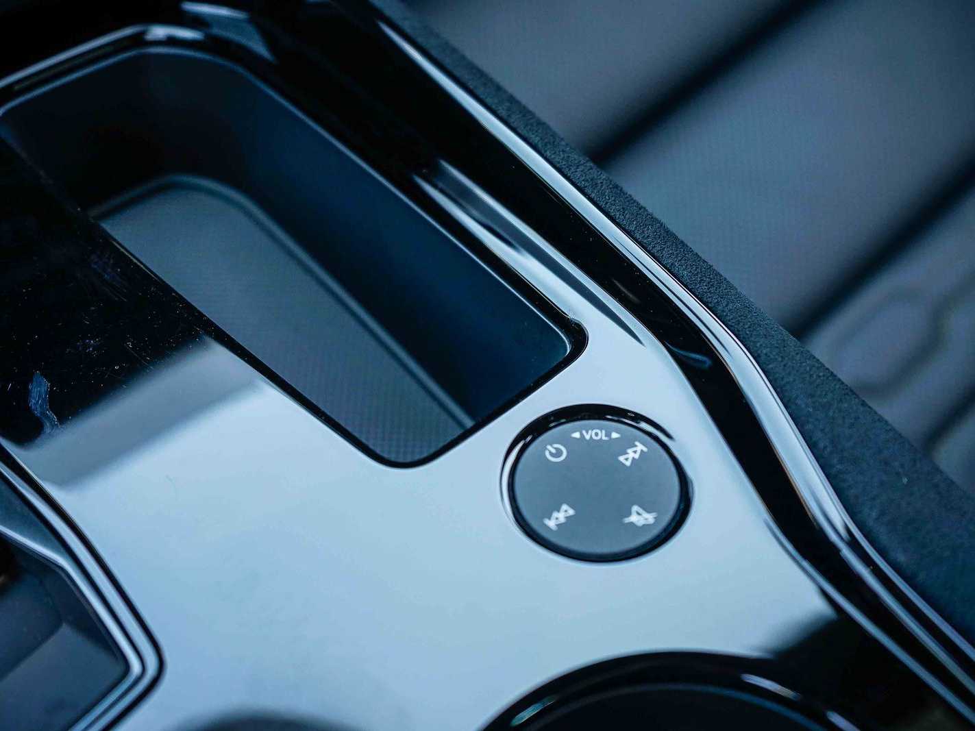 Thumbnail: 2025 Audi RS e-tron GT - 24