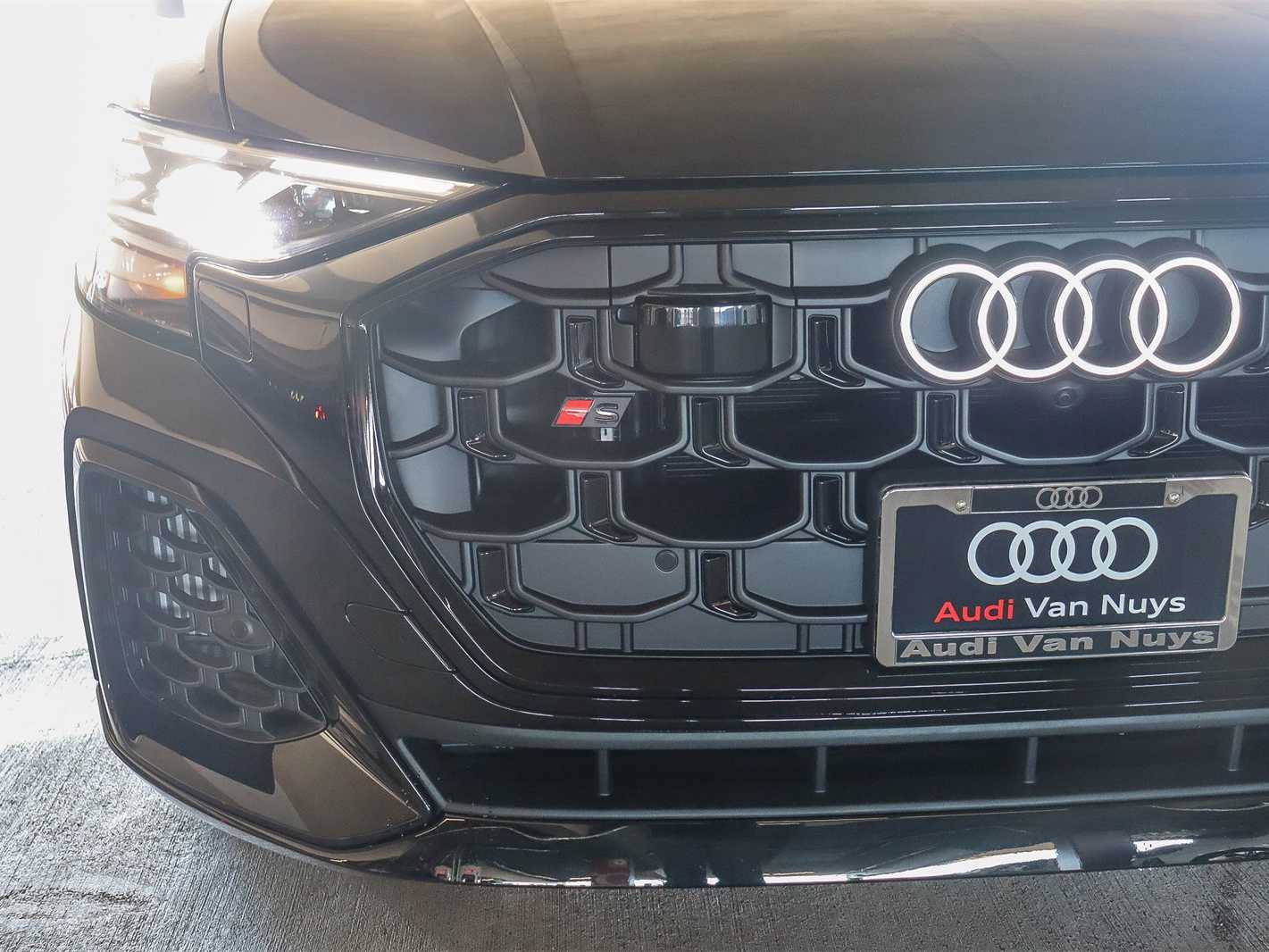 Thumbnail: 2026 Audi SQ8 - 11