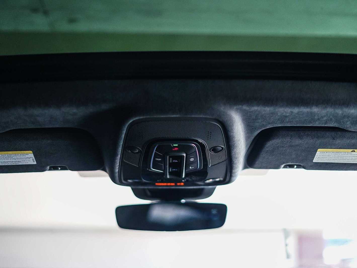 Thumbnail: 2025 Audi RS Q8 - 10