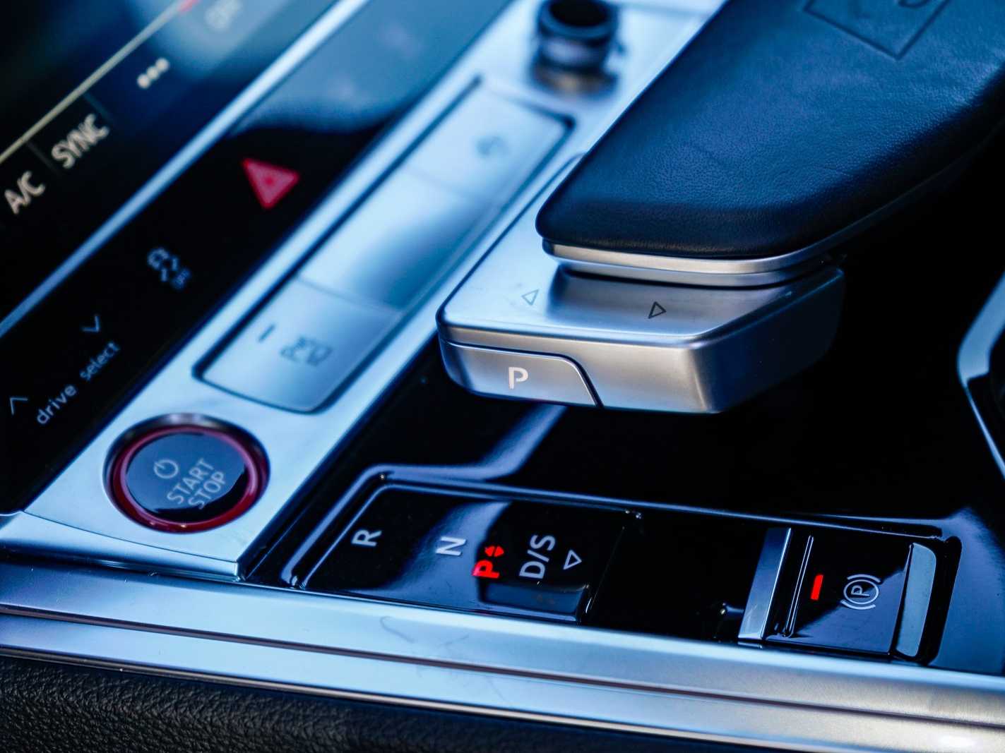 Thumbnail: 2023 Audi e-tron S - 21