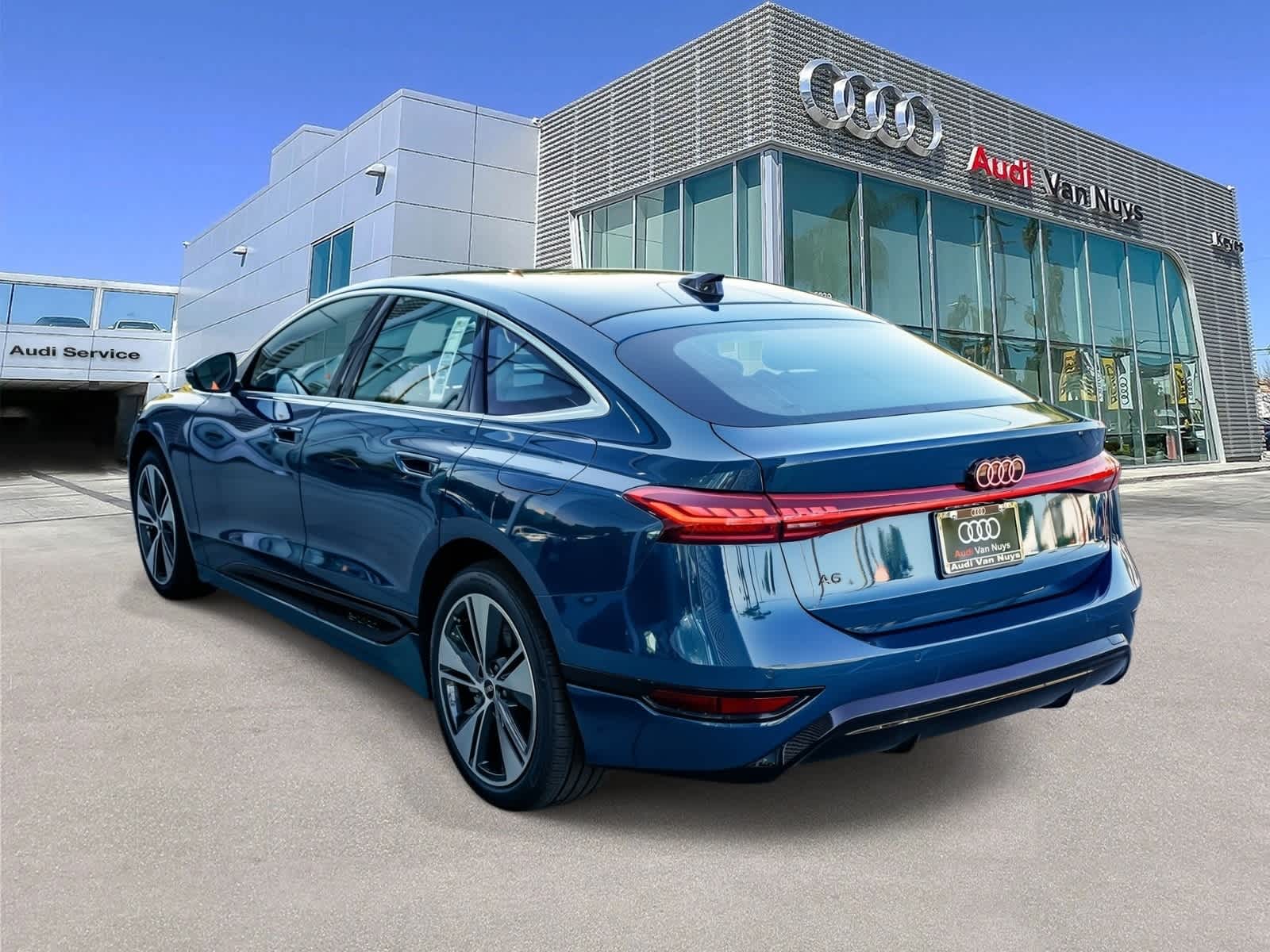 Thumbnail: 2025 Audi e-tron S - 2