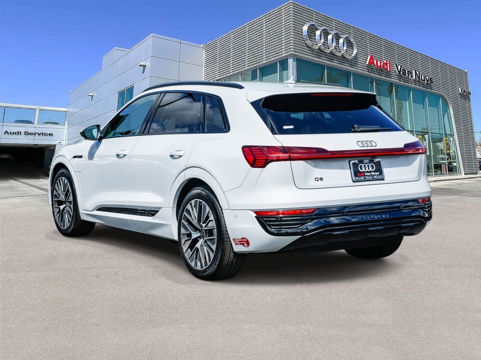 Thumbnail: 2024 Audi Q8 e-tron - 2