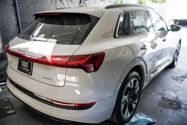 Thumbnail: 2022 Audi e-tron - 4