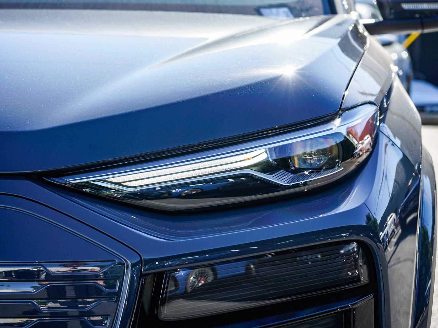 Thumbnail: 2025 Audi Q6 e-tron - 7