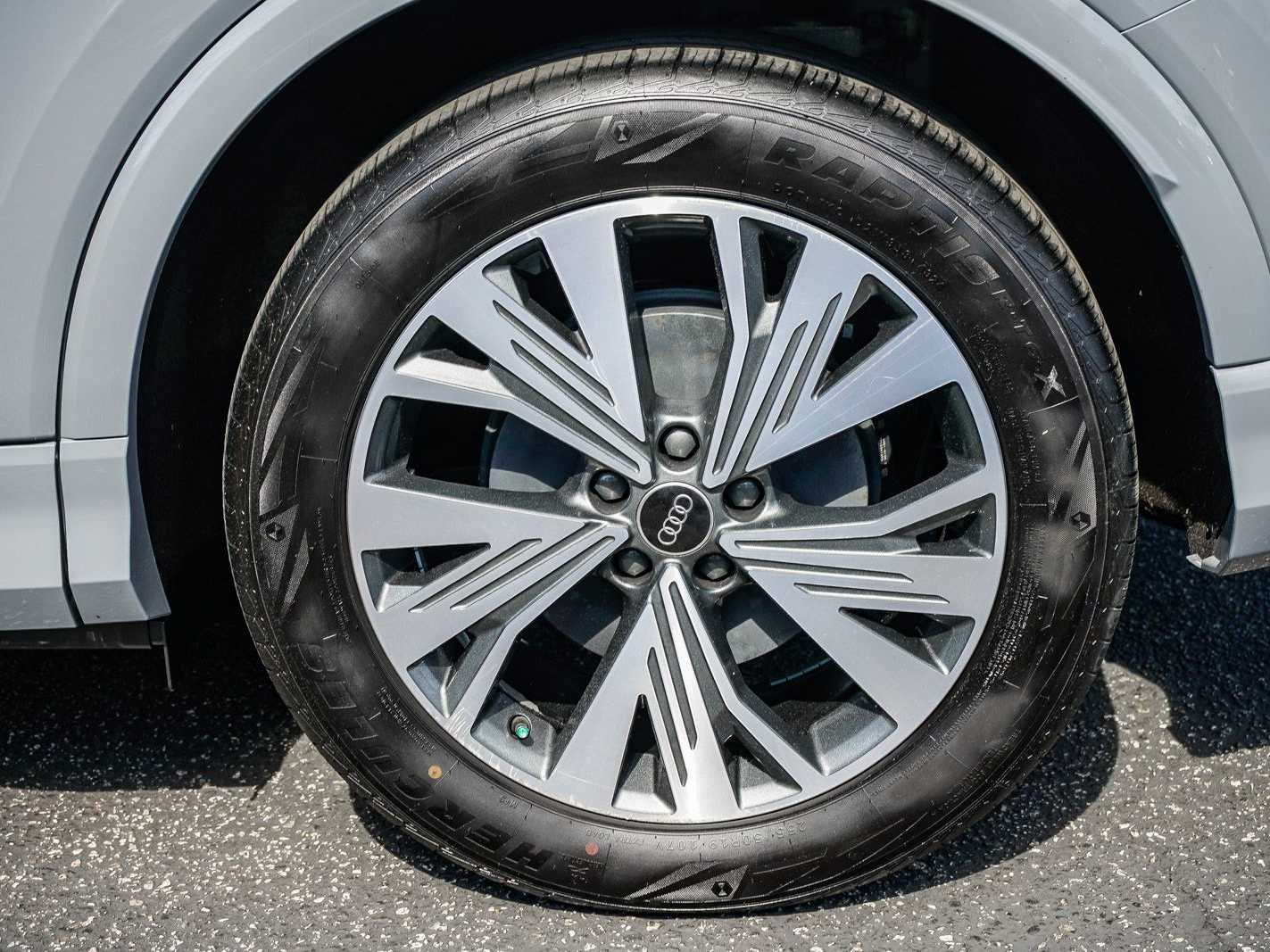 Thumbnail: 2023 Audi Q4 e-tron - 10