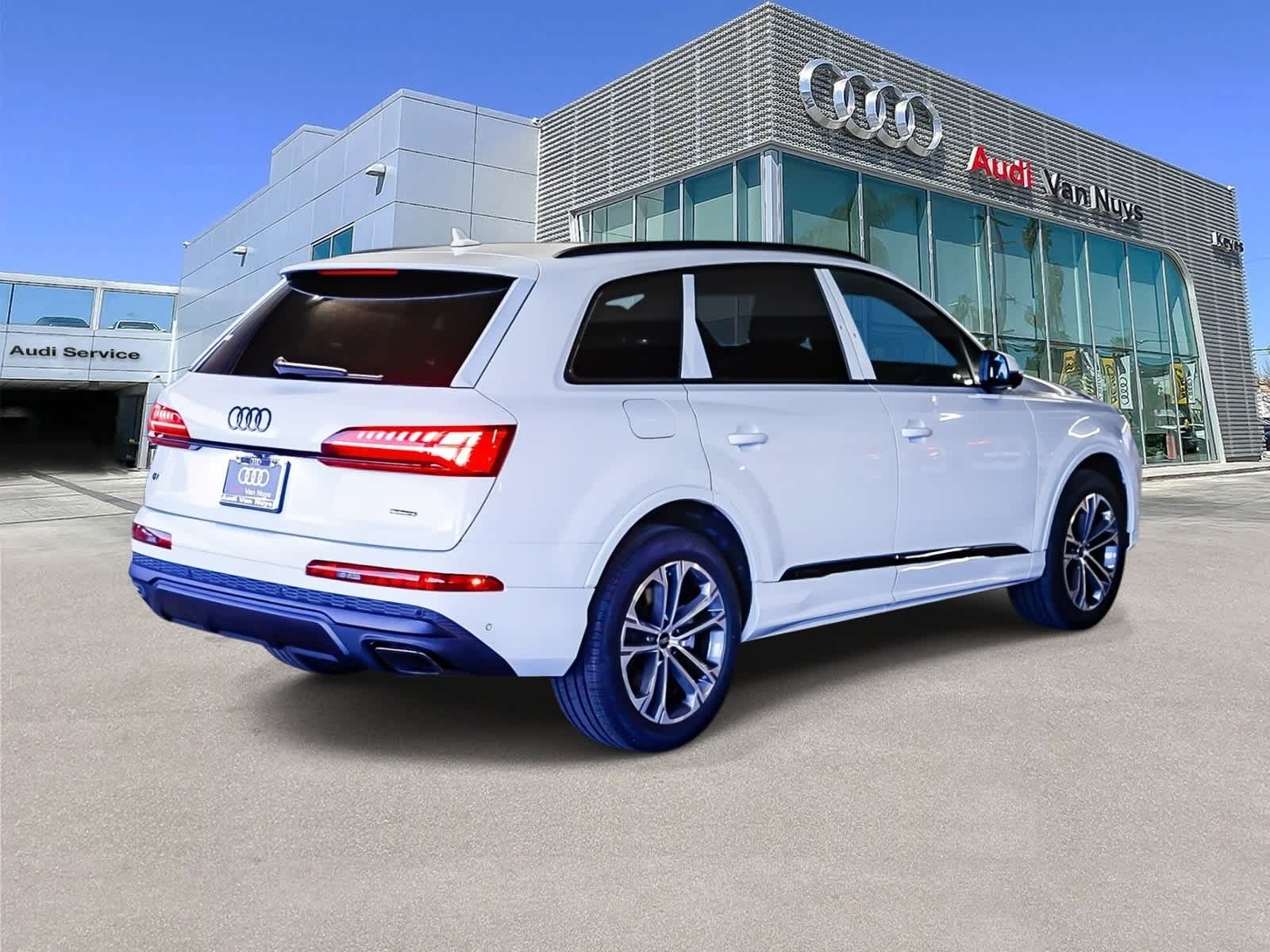 Thumbnail: 2026 Audi Q7 - 4