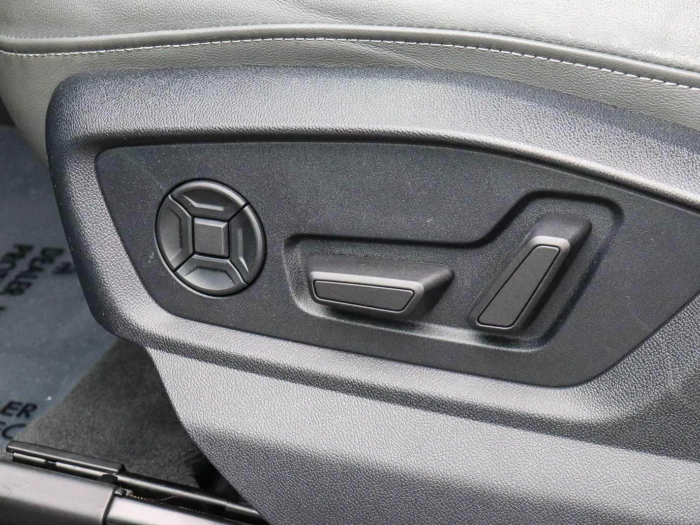 Thumbnail: 2023 Audi Q8 - 21