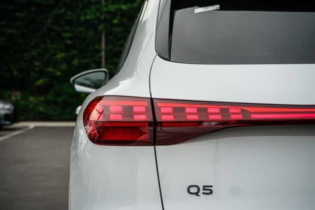 Thumbnail: 2025 Audi Q5 - 9