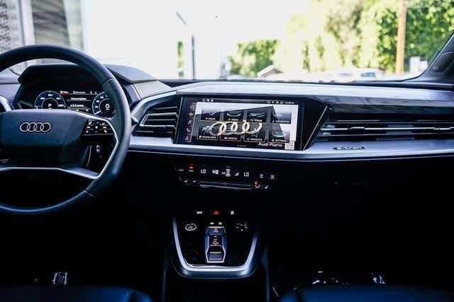 Thumbnail: 2025 Audi Q4 e-tron - 13