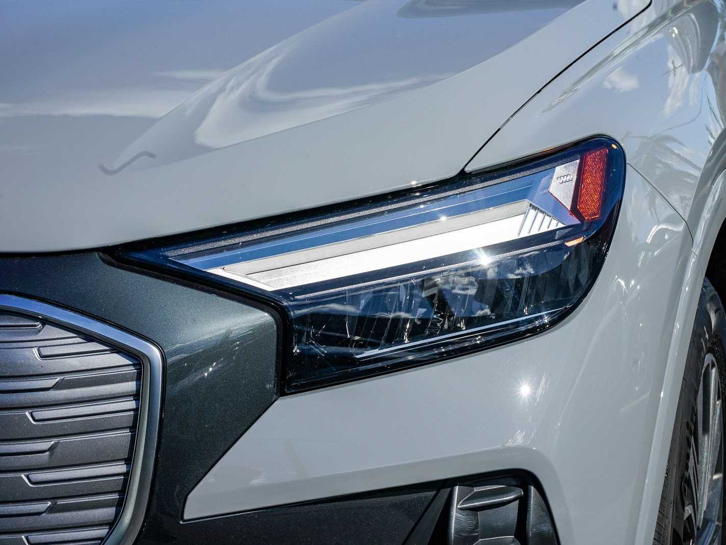 Thumbnail: 2023 Audi Q4 e-tron - 7