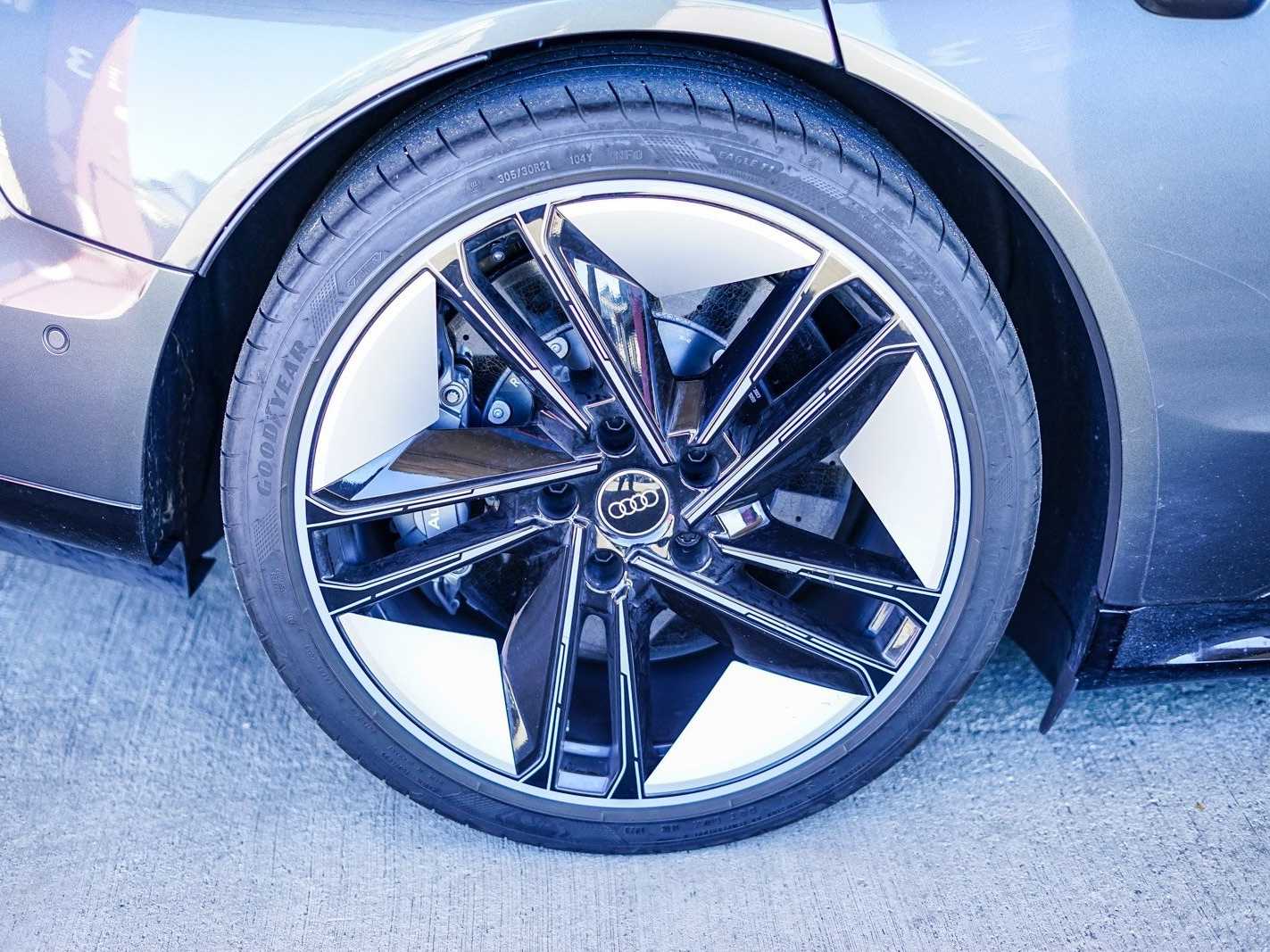 Thumbnail: 2023 Audi RS e-tron GT - 10