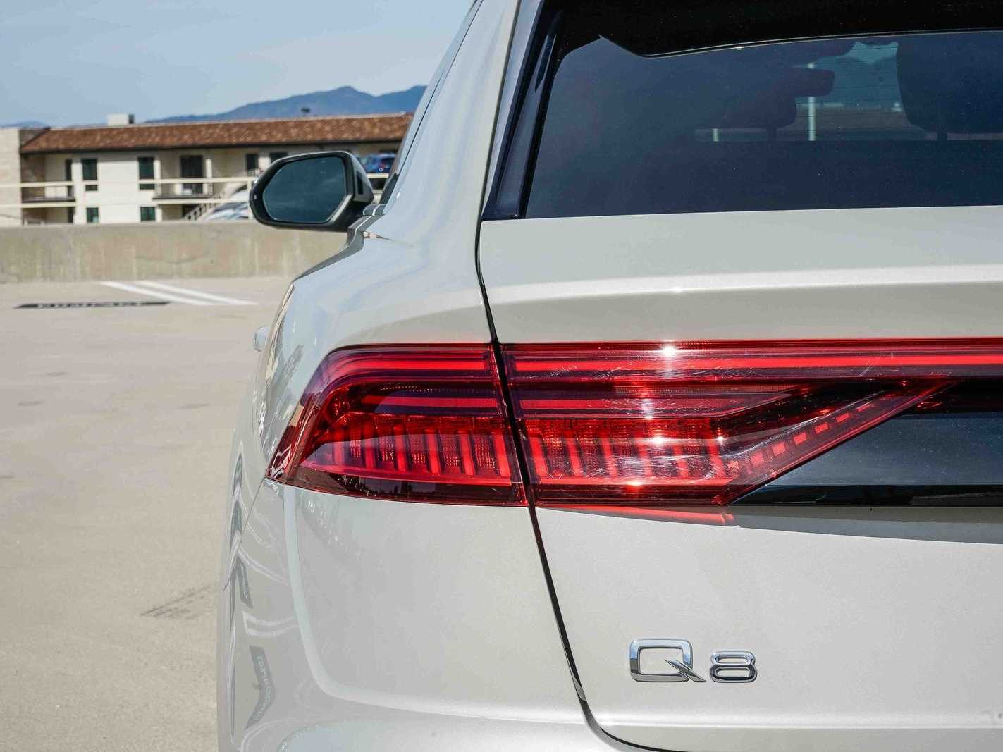 Thumbnail: 2023 Audi Q8 - 9