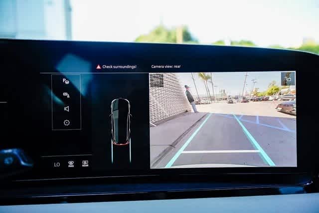 Thumbnail: 2025 Audi Q6 e-tron - 23