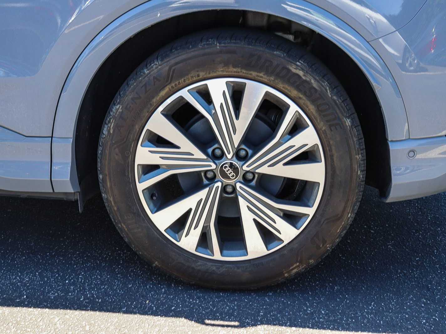 Thumbnail: 2023 Audi Q4 e-tron - 10