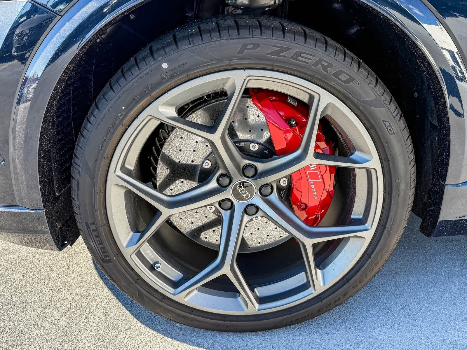 Thumbnail: 2025 Audi RS Q8 - 9