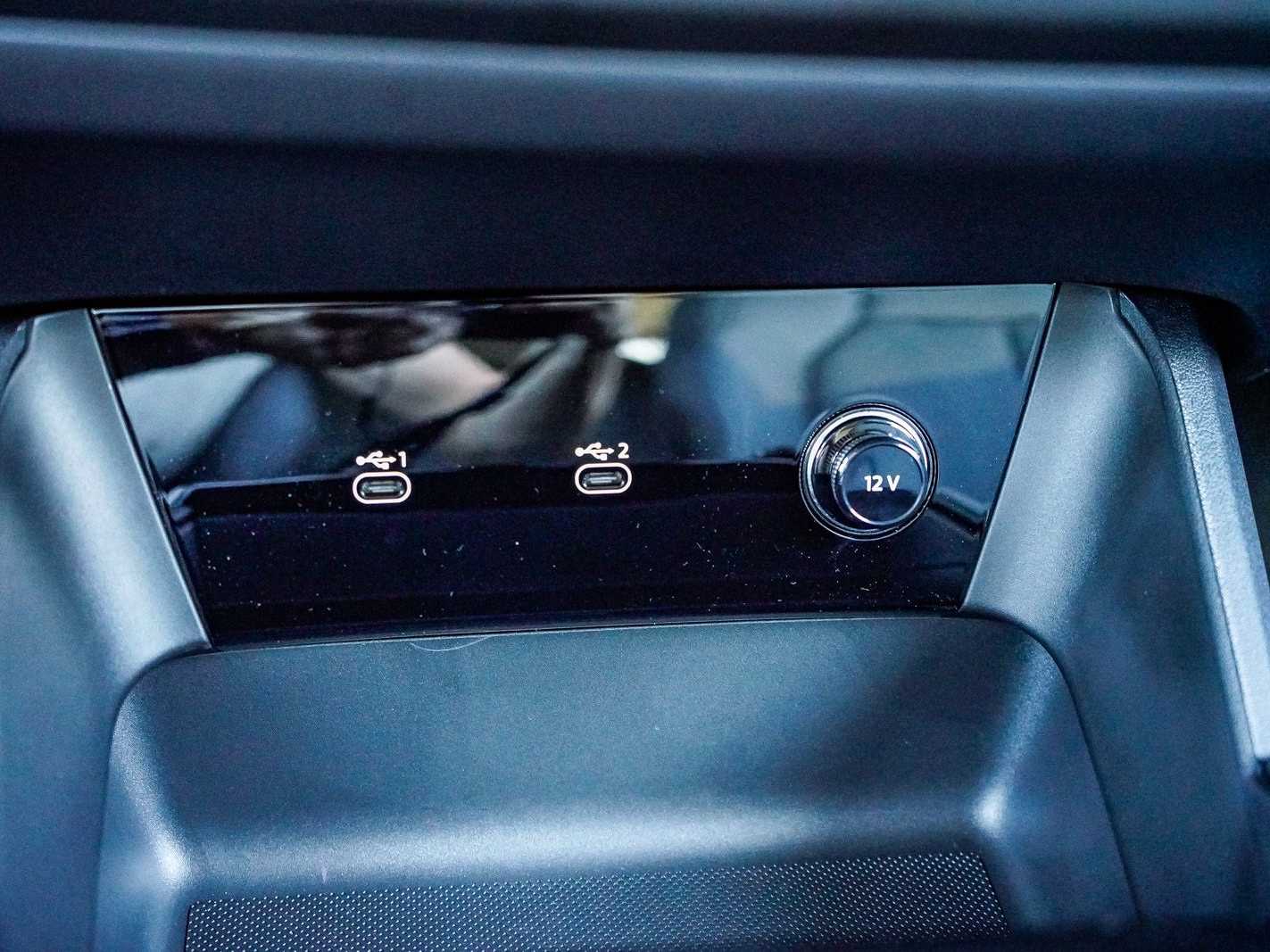 Thumbnail: 2025 Audi Q6 e-tron - 22