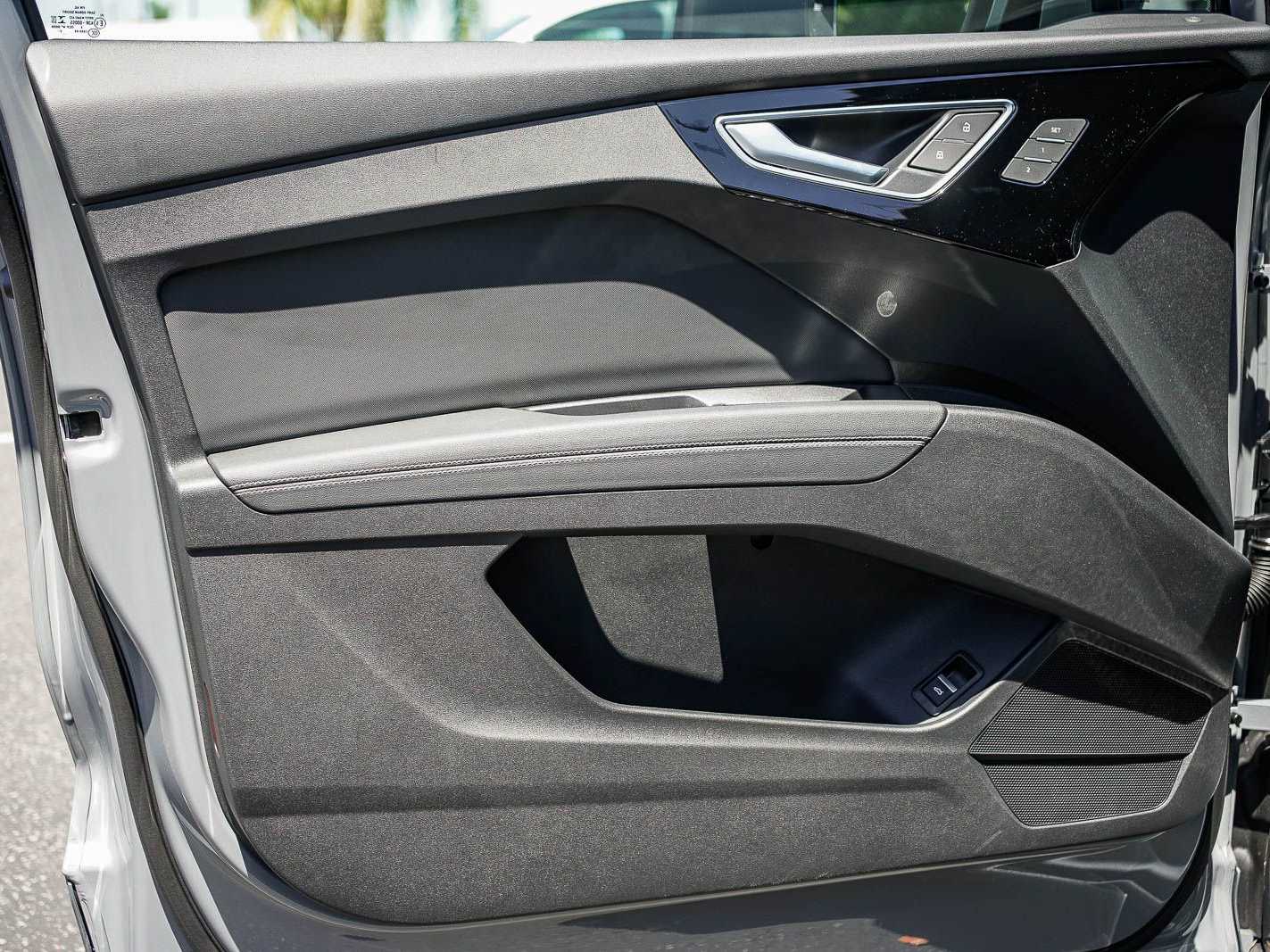 Thumbnail: 2023 Audi Q4 e-tron - 19