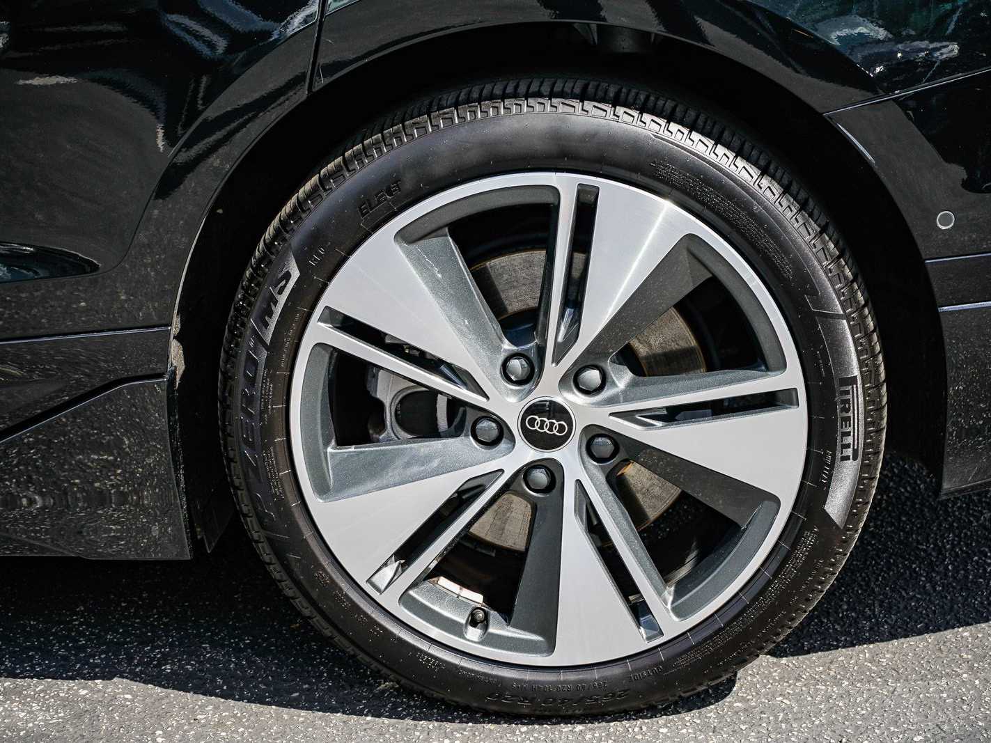 Thumbnail: 2025 Audi e-tron - 10