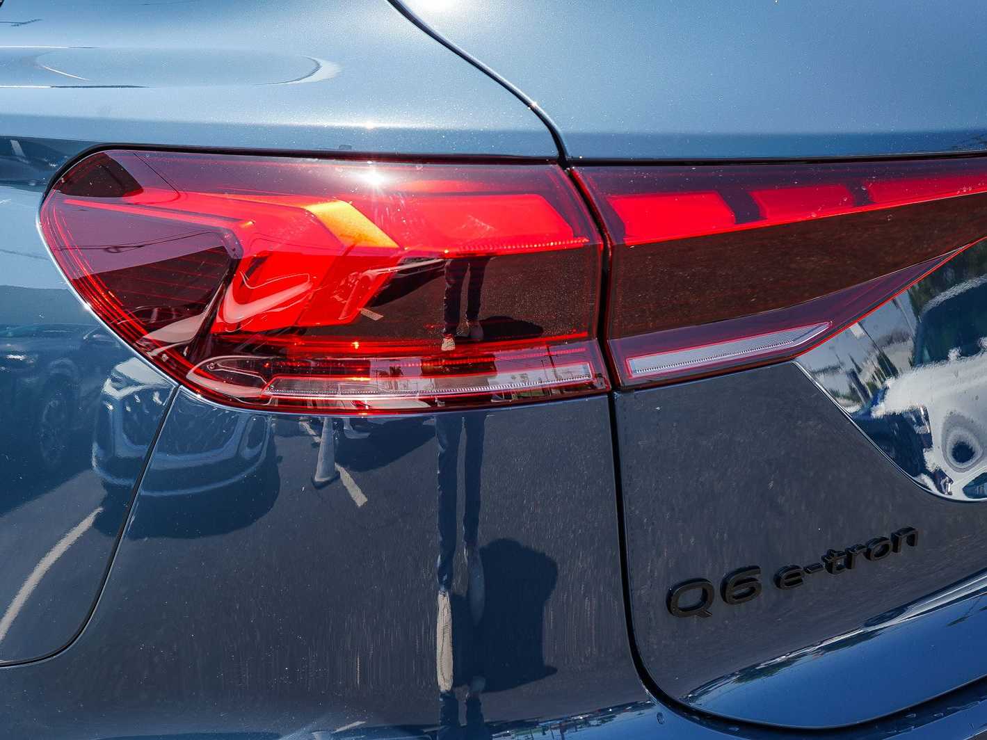 Thumbnail: 2027 Audi Q6 e-tron - 7