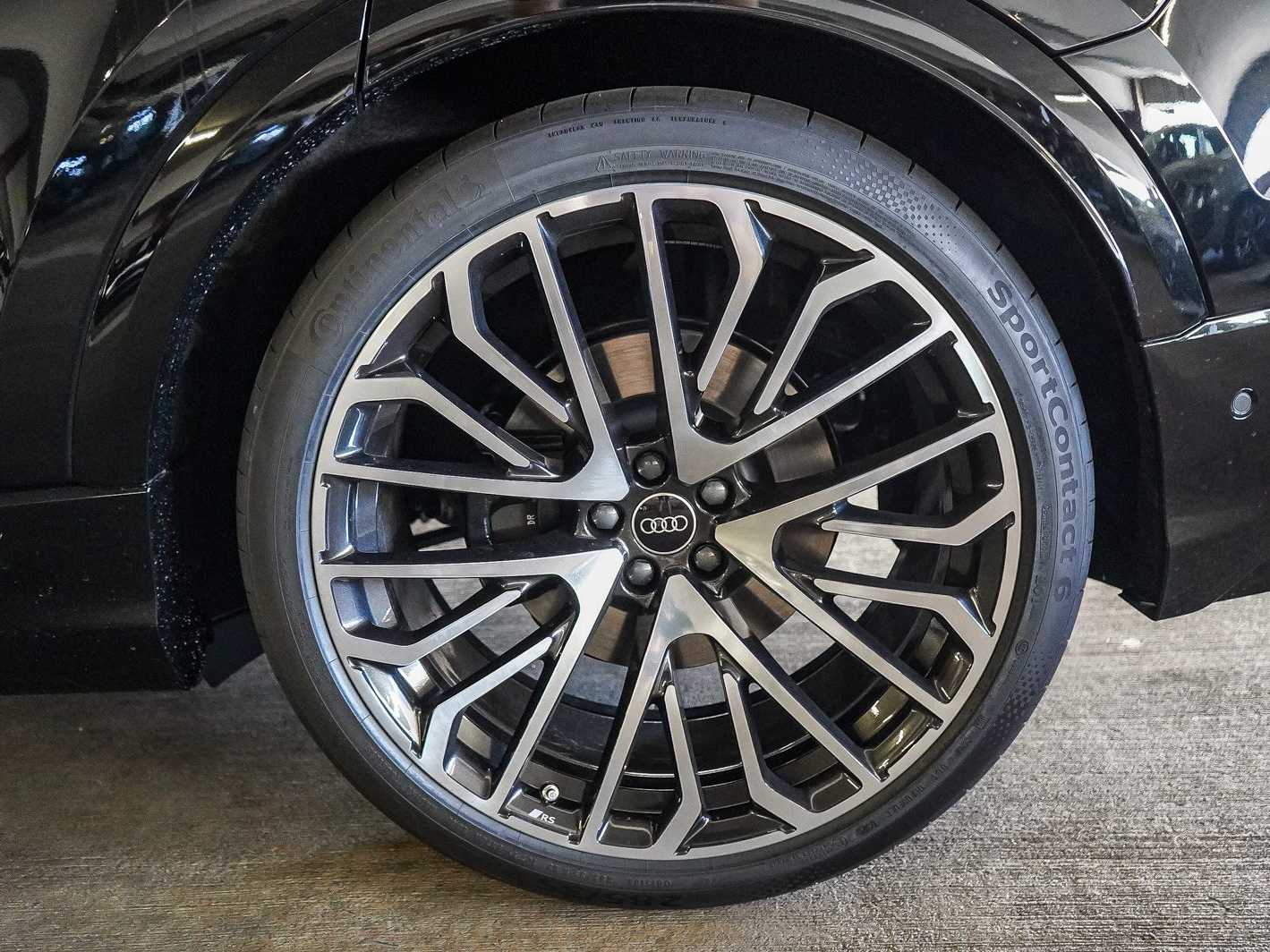 Thumbnail: 2026 Audi SQ8 - 8