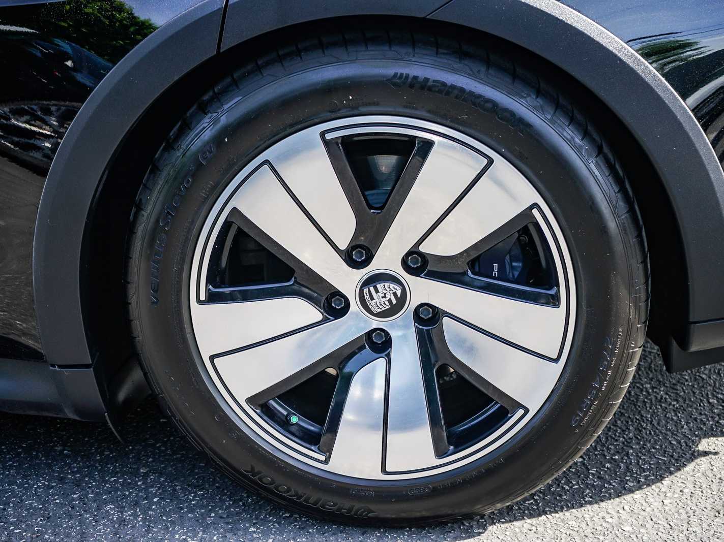 Thumbnail: 2023 Porsche Taycan - 10