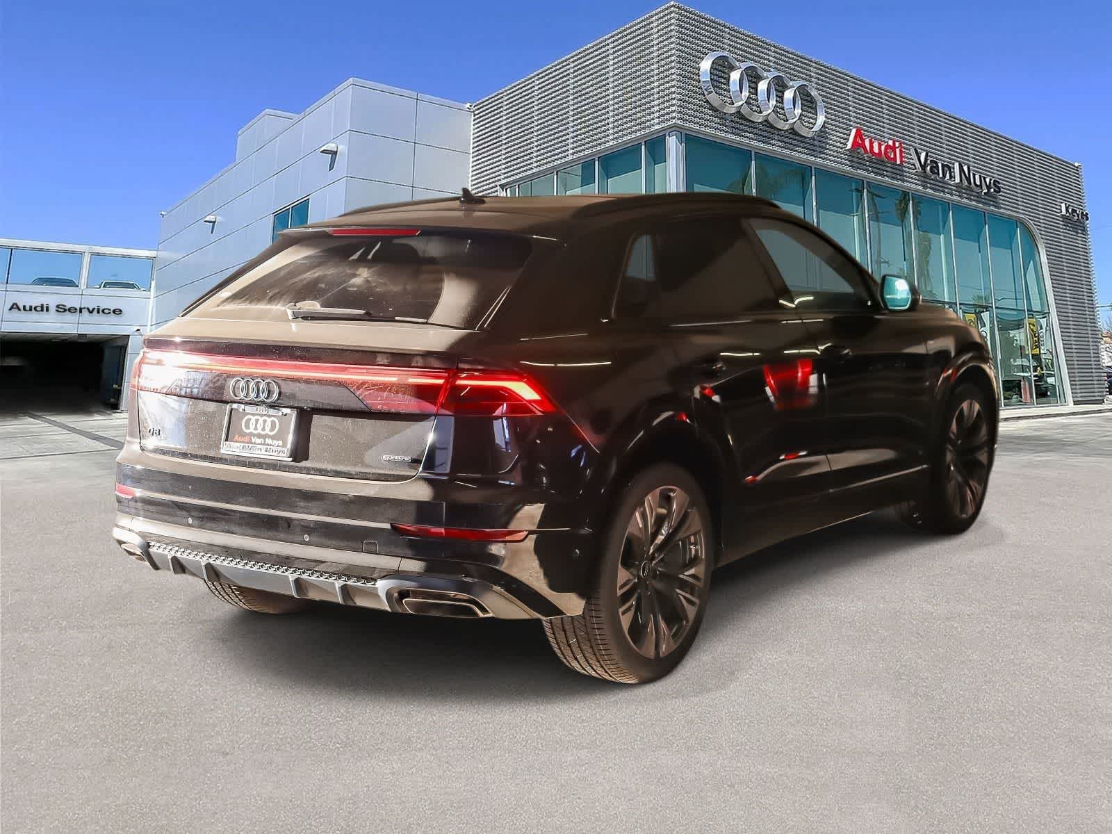 Thumbnail: 2026 Audi Q8 - 4