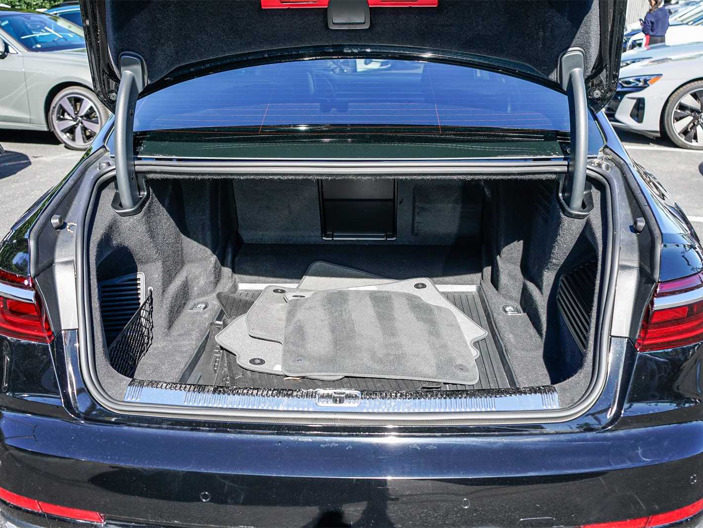 Thumbnail: 2022 Audi A8 - 27