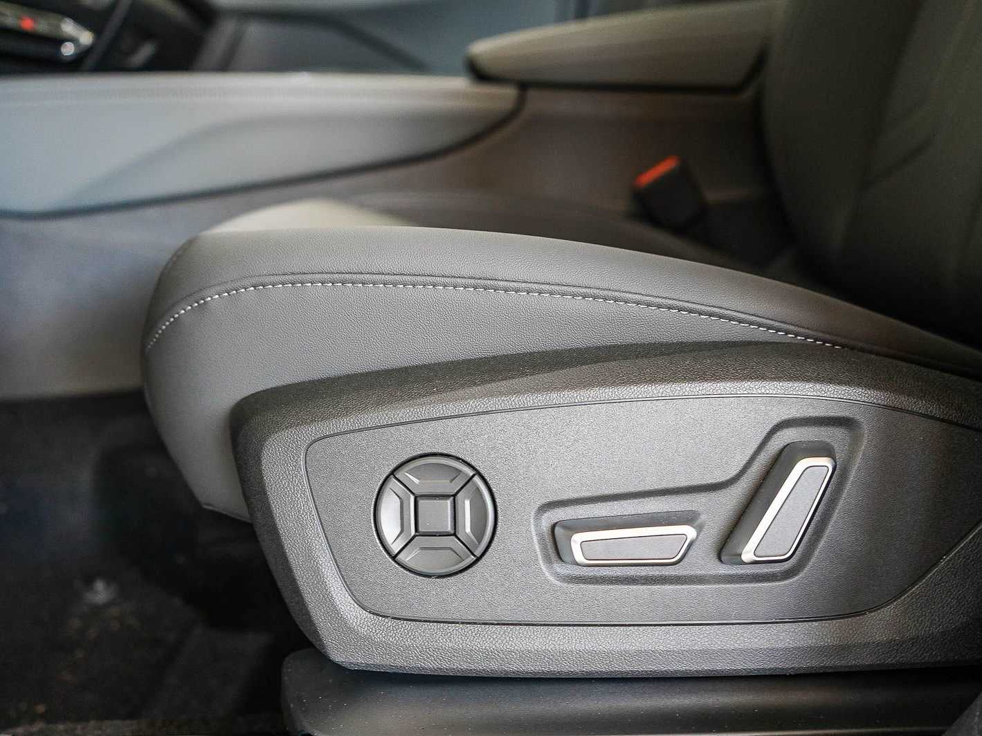 Thumbnail: 2026 Audi Q3 - 20