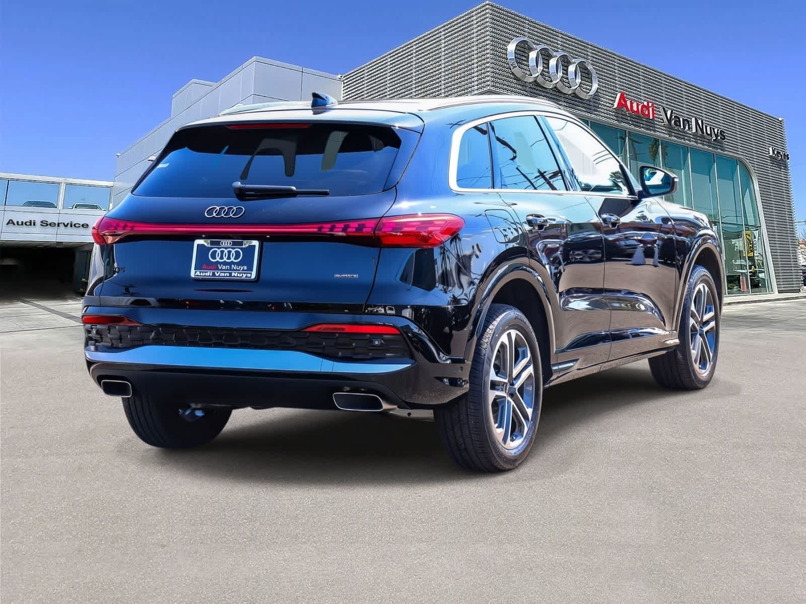 Thumbnail: 2025 Audi Q5 - 3