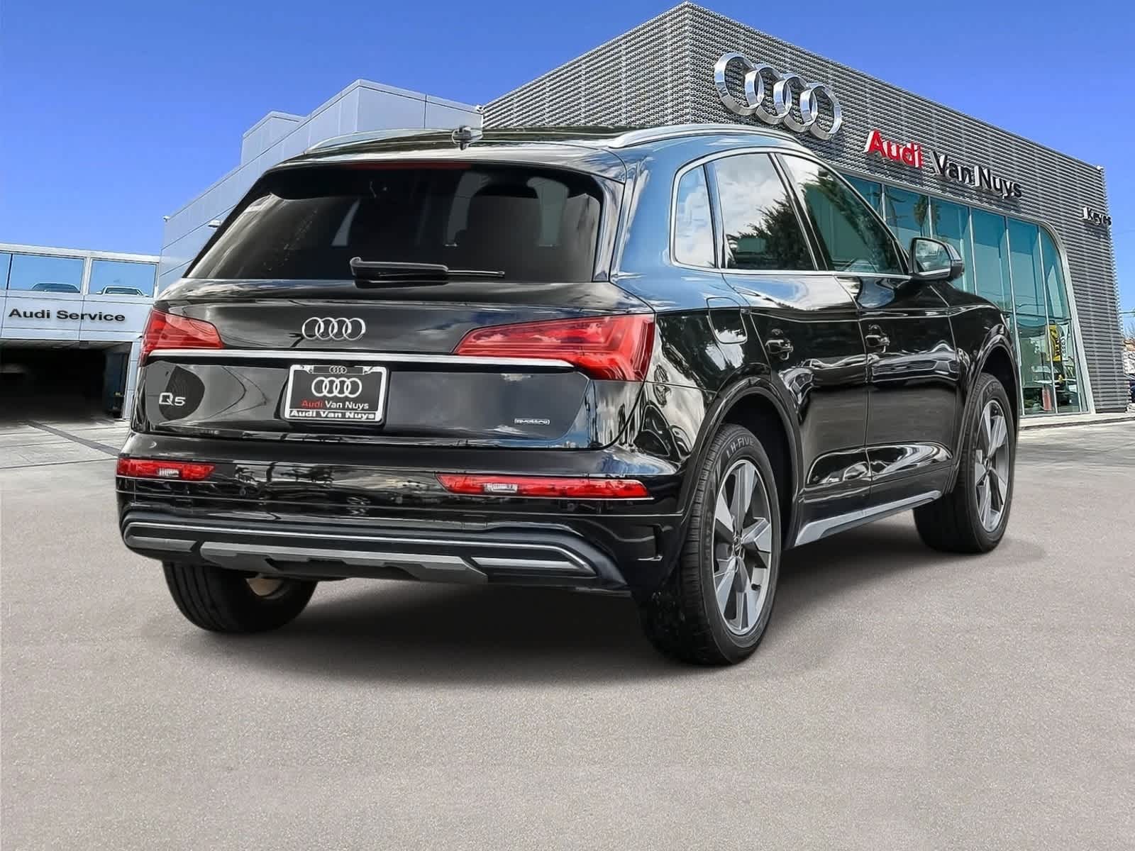 Thumbnail: 2023 Audi Q5 - 4