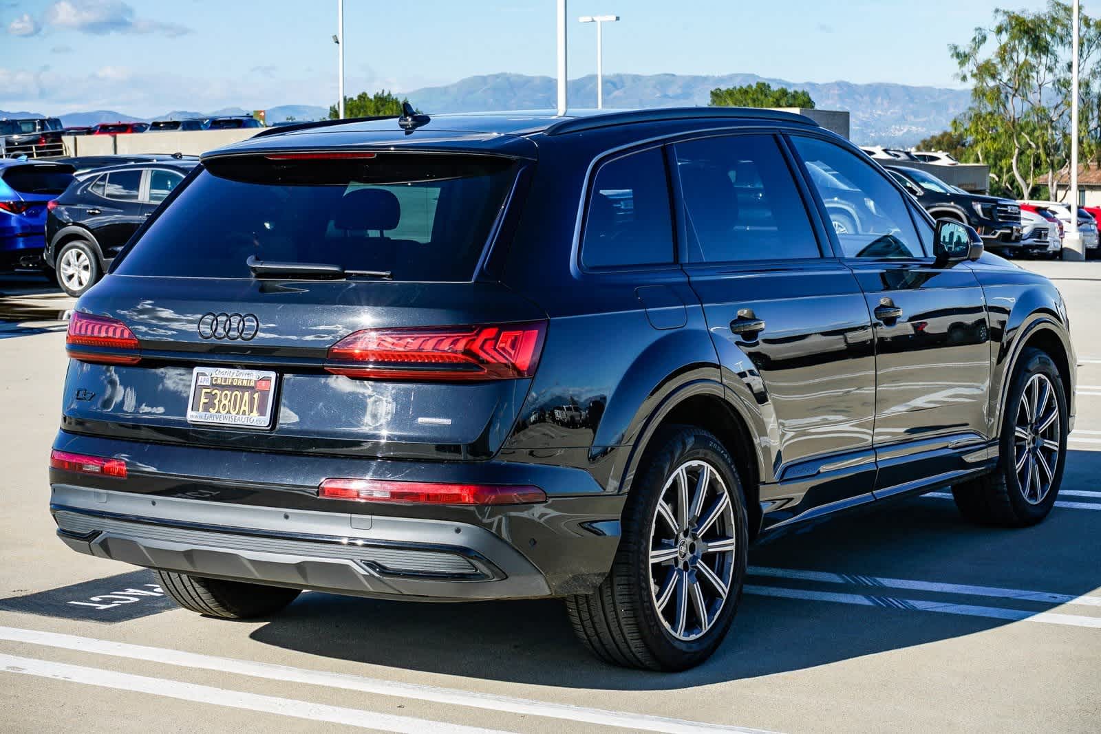 Thumbnail: 2023 Audi Q7 - 4