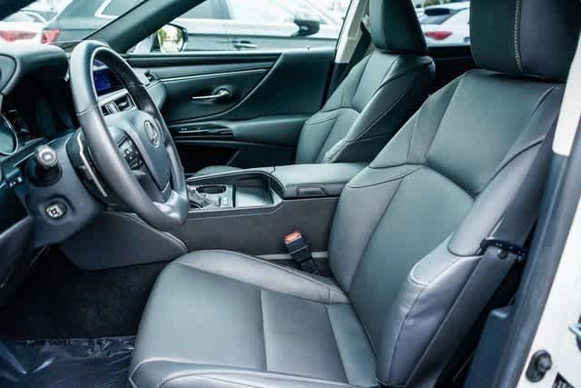 Thumbnail: 2024 Lexus ES - 17