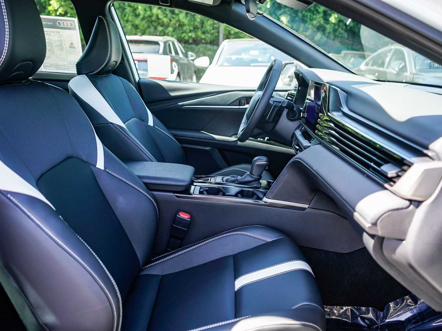 Thumbnail: 2025 Toyota Camry - 15