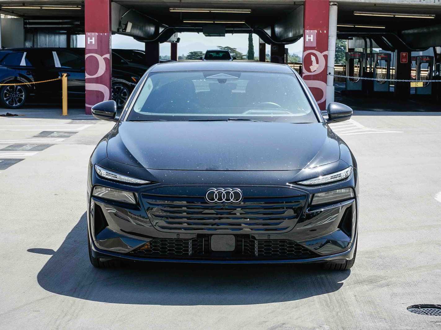 Thumbnail: 2025 Audi e-tron - 5