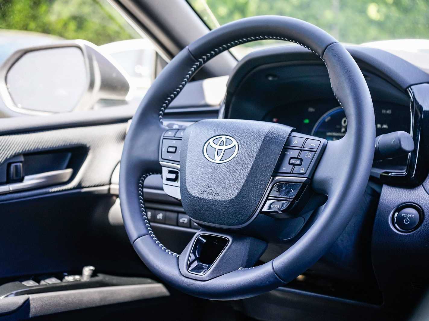 Thumbnail: 2025 Toyota Camry - 14