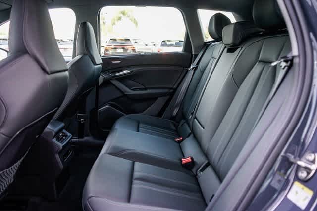 Thumbnail: 2025 Audi Q6 e-tron - 18