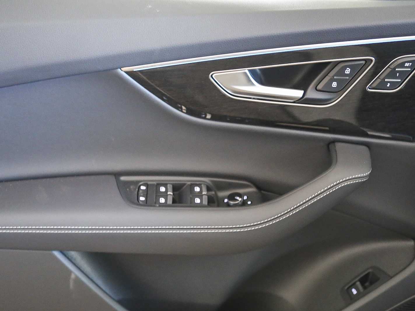 Thumbnail: 2026 Audi Q7 - 20