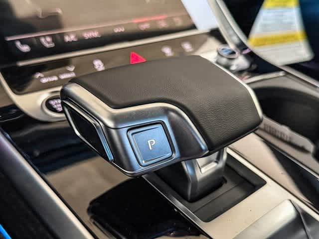 Thumbnail: 2026 Audi Q8 - 24