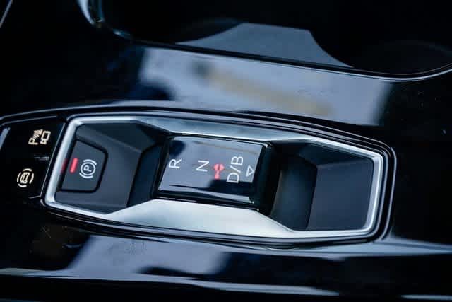 Thumbnail: 2025 Audi Q6 e-tron - 21