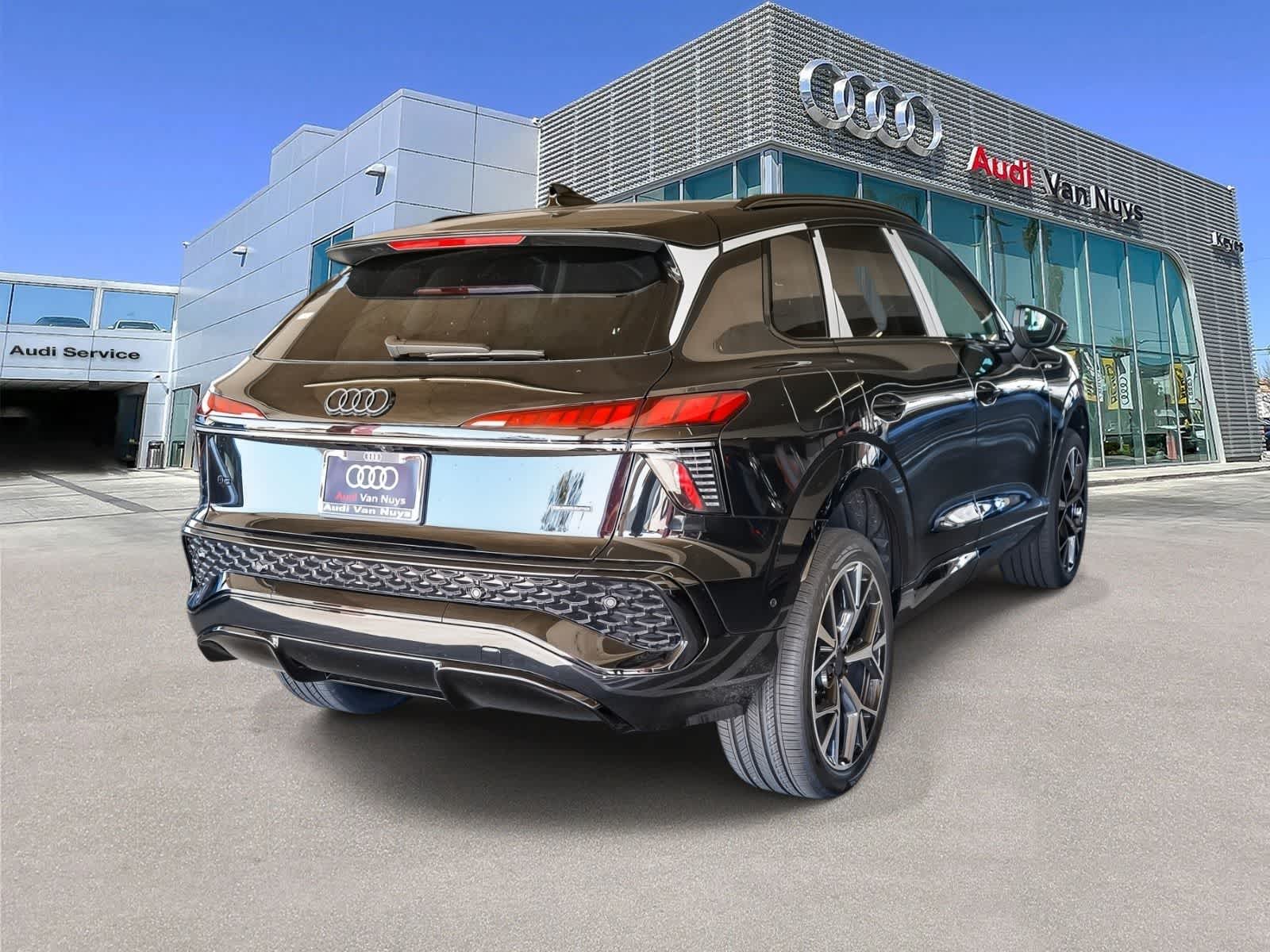 Thumbnail: 2026 Audi Q3 - 4