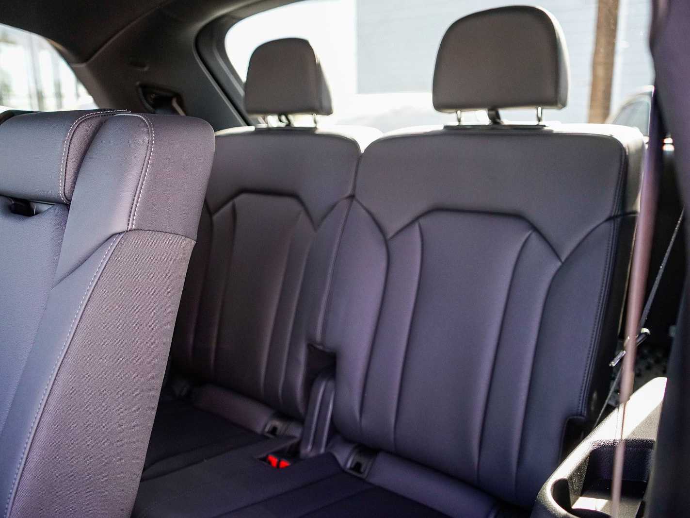 Thumbnail: 2025 Audi Q7 - 19