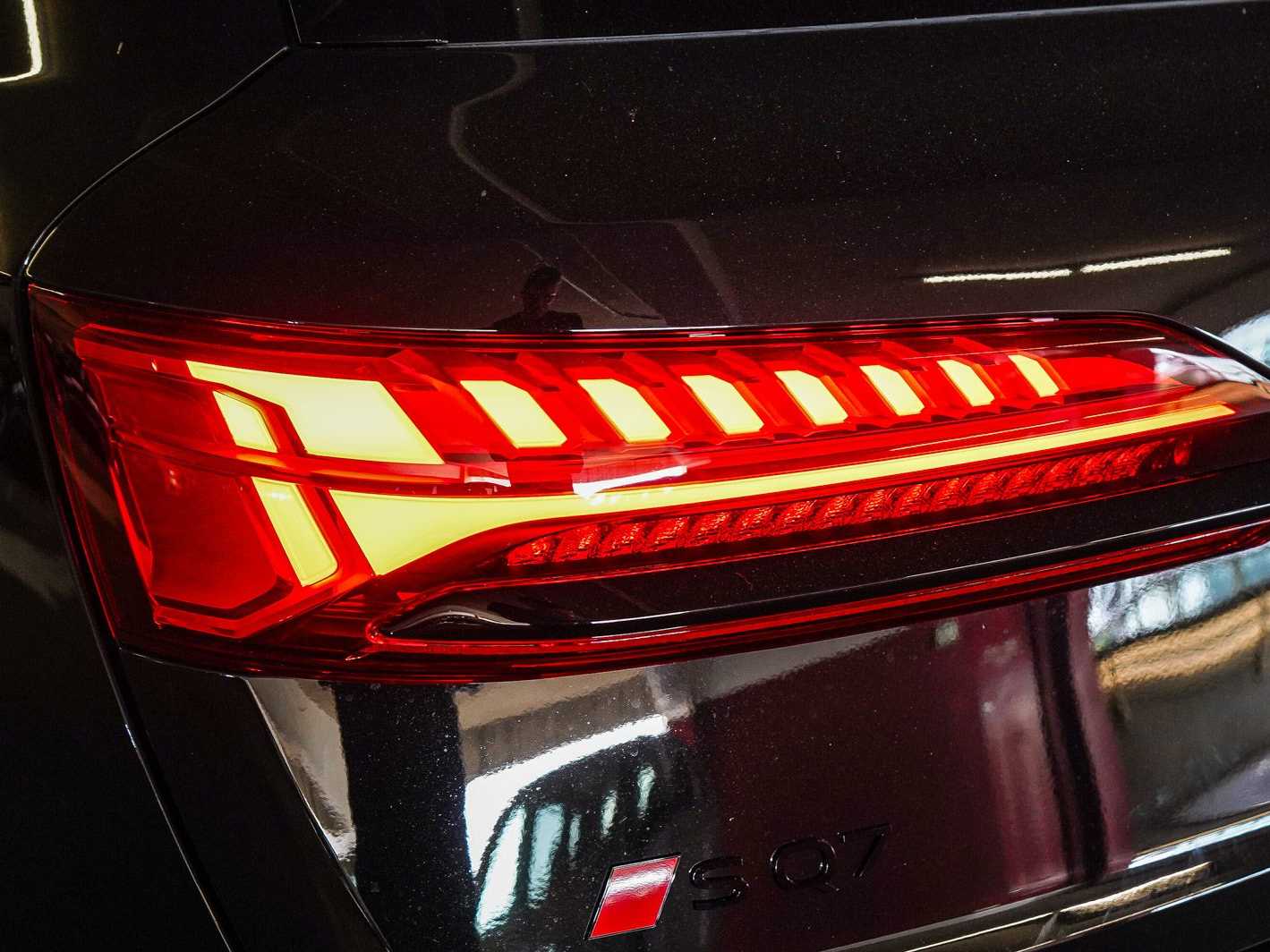 Thumbnail: 2026 Audi SQ7 - 7