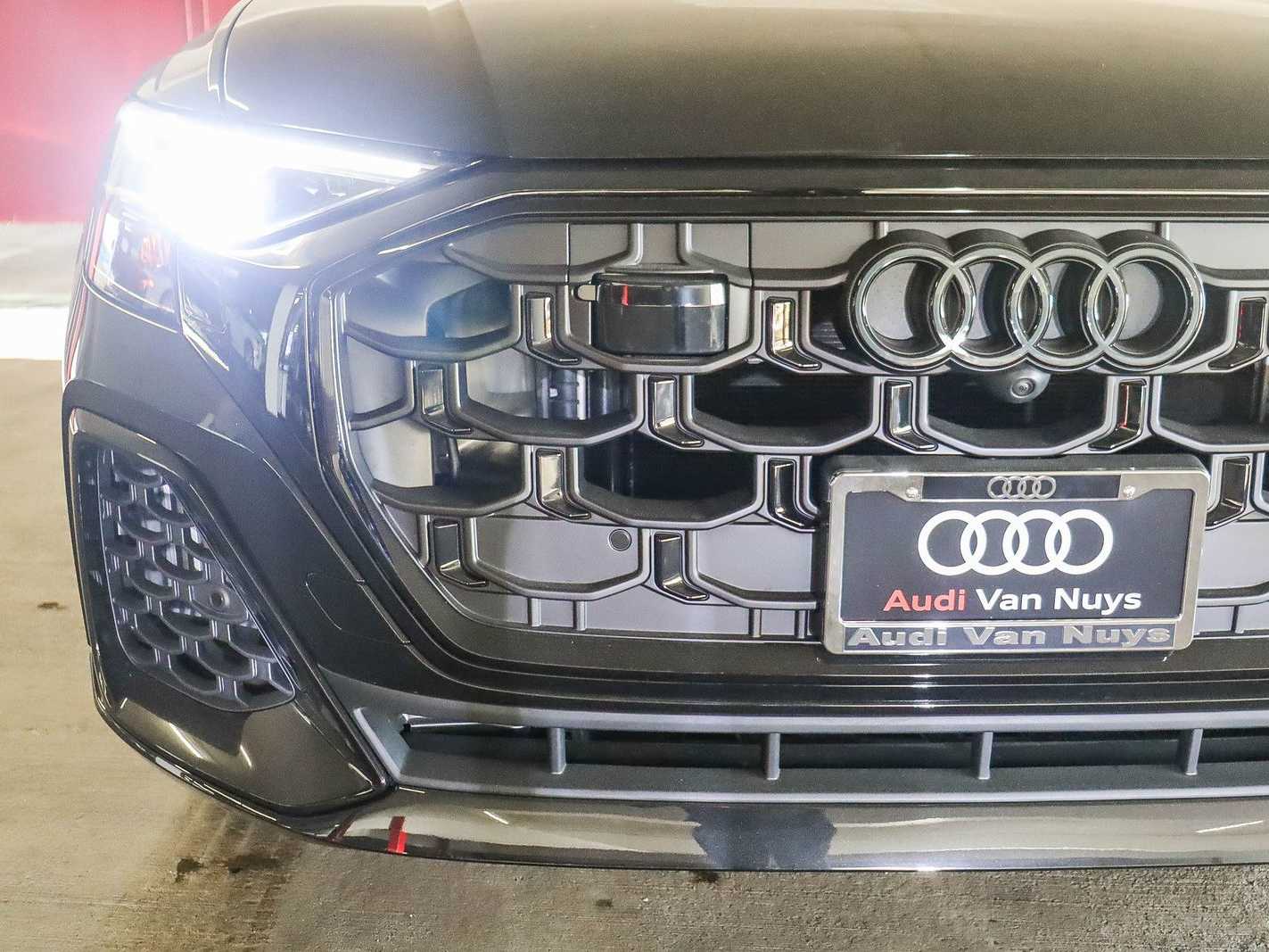 Thumbnail: 2026 Audi Q8 - 11